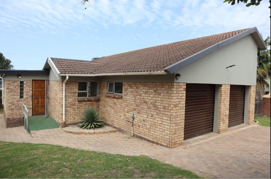 3 Bedroom Property for Sale in Wavecrest Eastern Cape